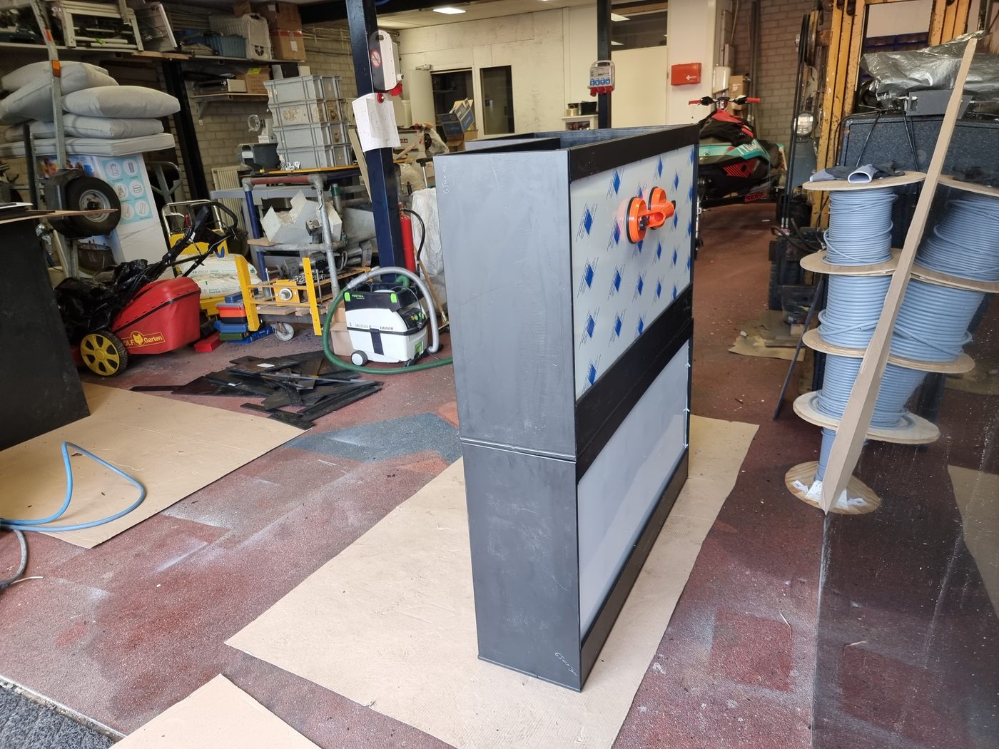 Twee kasten in de werkplaats, op maat gemaakt
